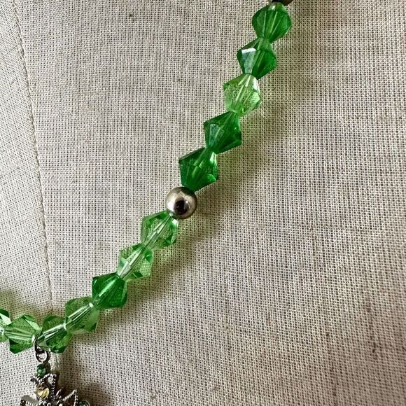 Green beaded rhinestone cross necklace - Picture 11 of 11